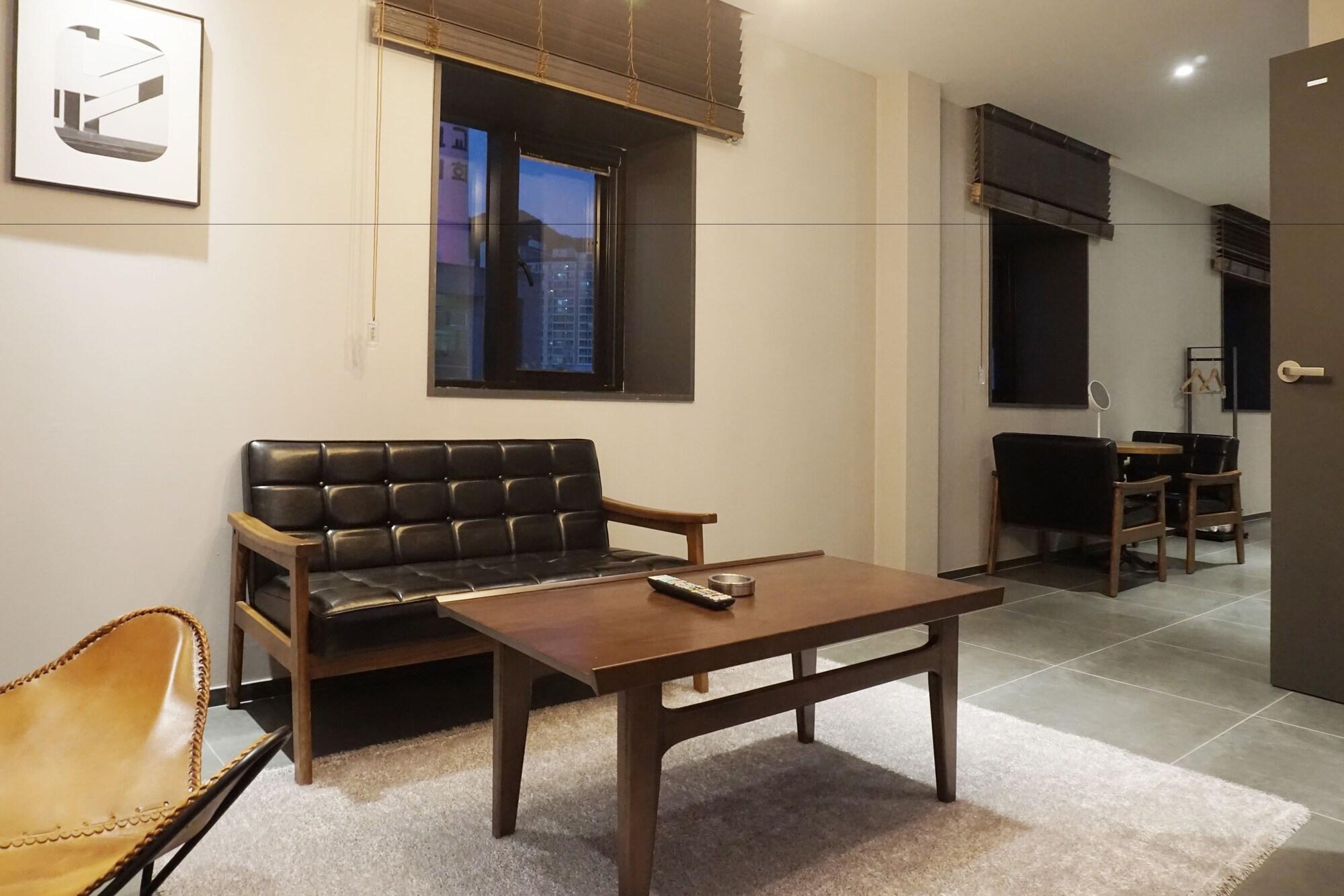 Brown Dot Hotel Changwon Exterior foto
