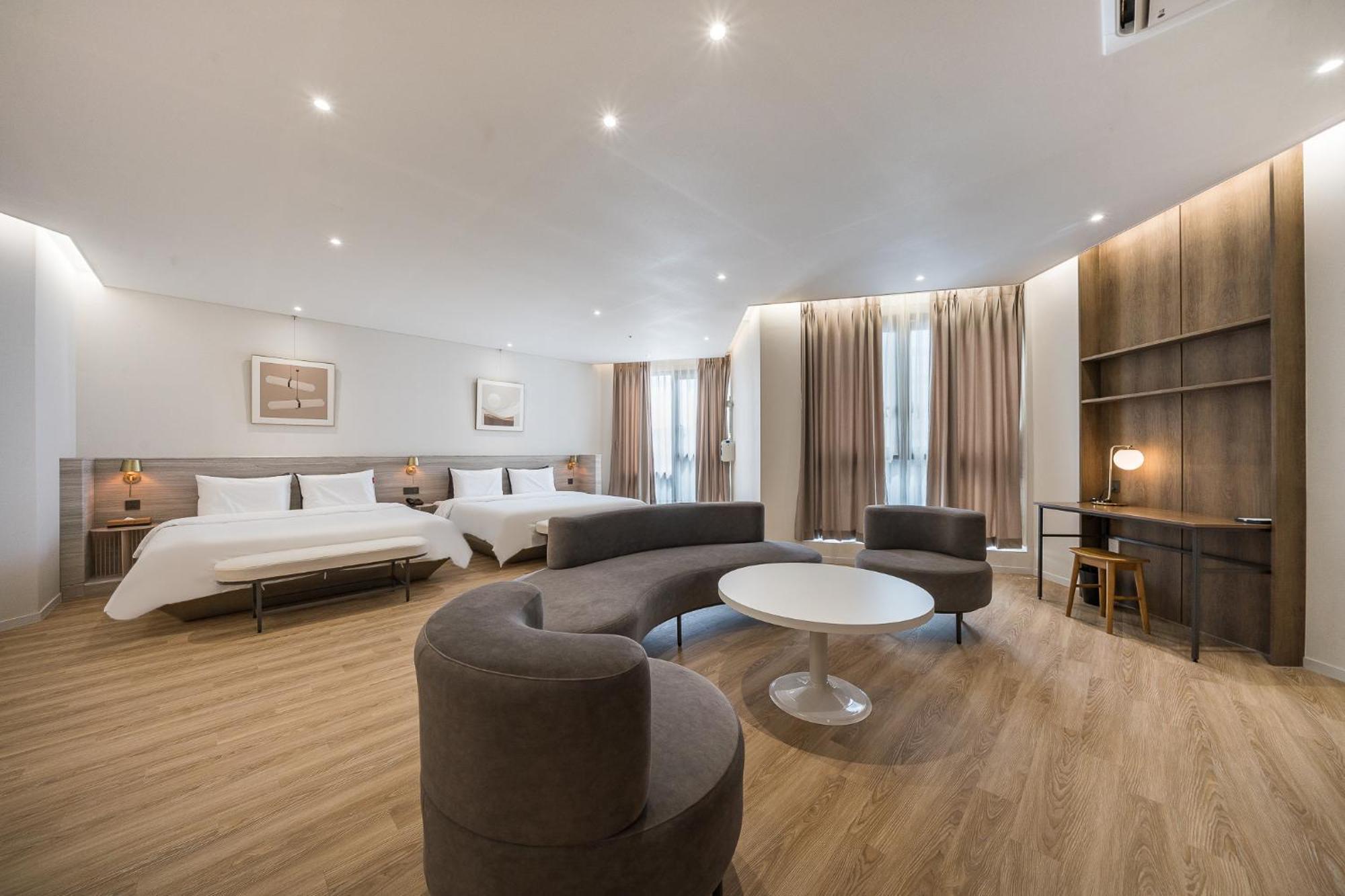 Brown Dot Hotel Changwon Exterior foto